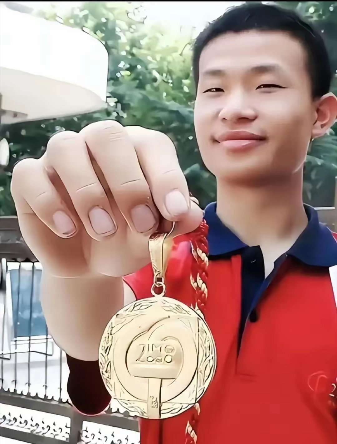 不知道大家注意到没有韦神，除了数学的天赋，其他感觉都像小孩似的，走路不稳，吃饭捏