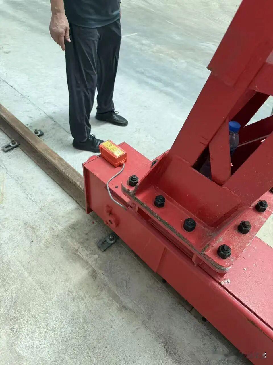 专家：轻轻踢一下就暴露了

——
——如今国事天下事千千万，基层岗位职责明明白白
