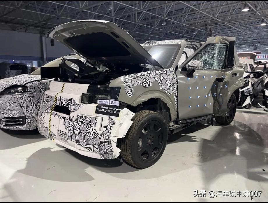 路虎神行者Free Lander品牌首款新车曝光，代号E0V，这是一款中大型SU