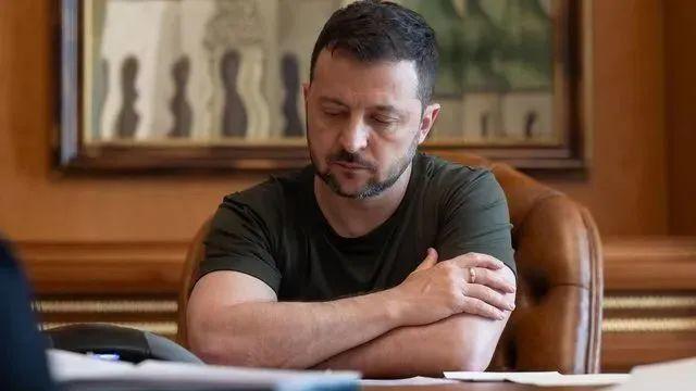 允许外籍人士担任军官
乌克兰总统泽连斯基签署法律
...
近日，乌克兰总统泽连斯
