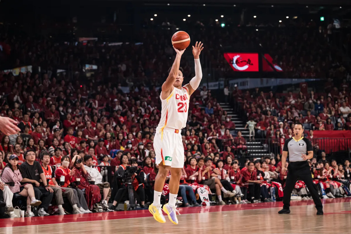 贺希宁：这场比赛对我而言意义重大，很开心通过自己一点力量帮助中国男篮赢球。无论是