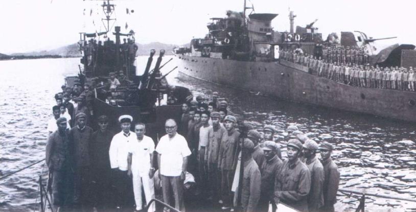 1974年8月，叶剑英在海南视察南海舰队