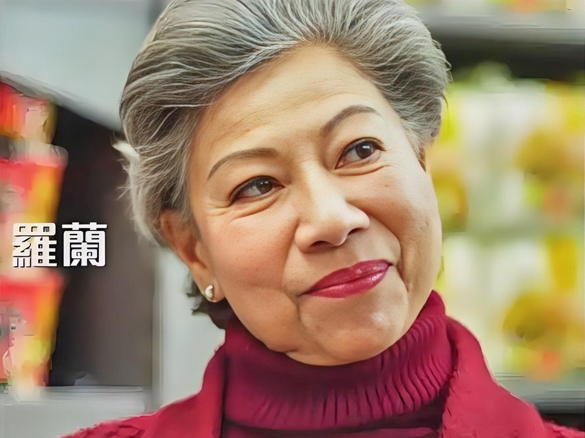 演员罗兰1971年就加入香港TVB，是真正的老戏骨，人人熟知的角色就是83版刘德
