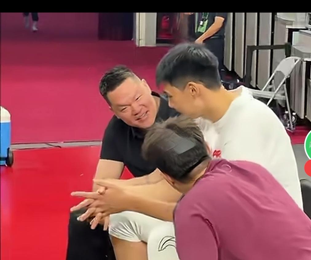 徐昕在广东宏远再也不是“电线杆子”，而是重点针对的对手攻防核心。这世界，变化太快