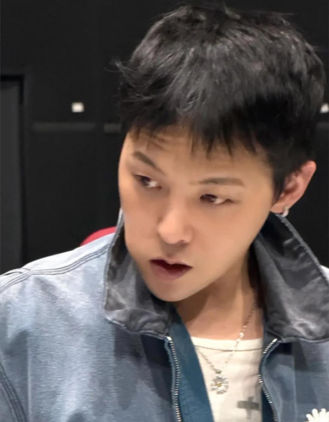 看起来劳累但依旧是帅气可爱的GD欧巴
gd gdragon 权志龙 帅出天际的男