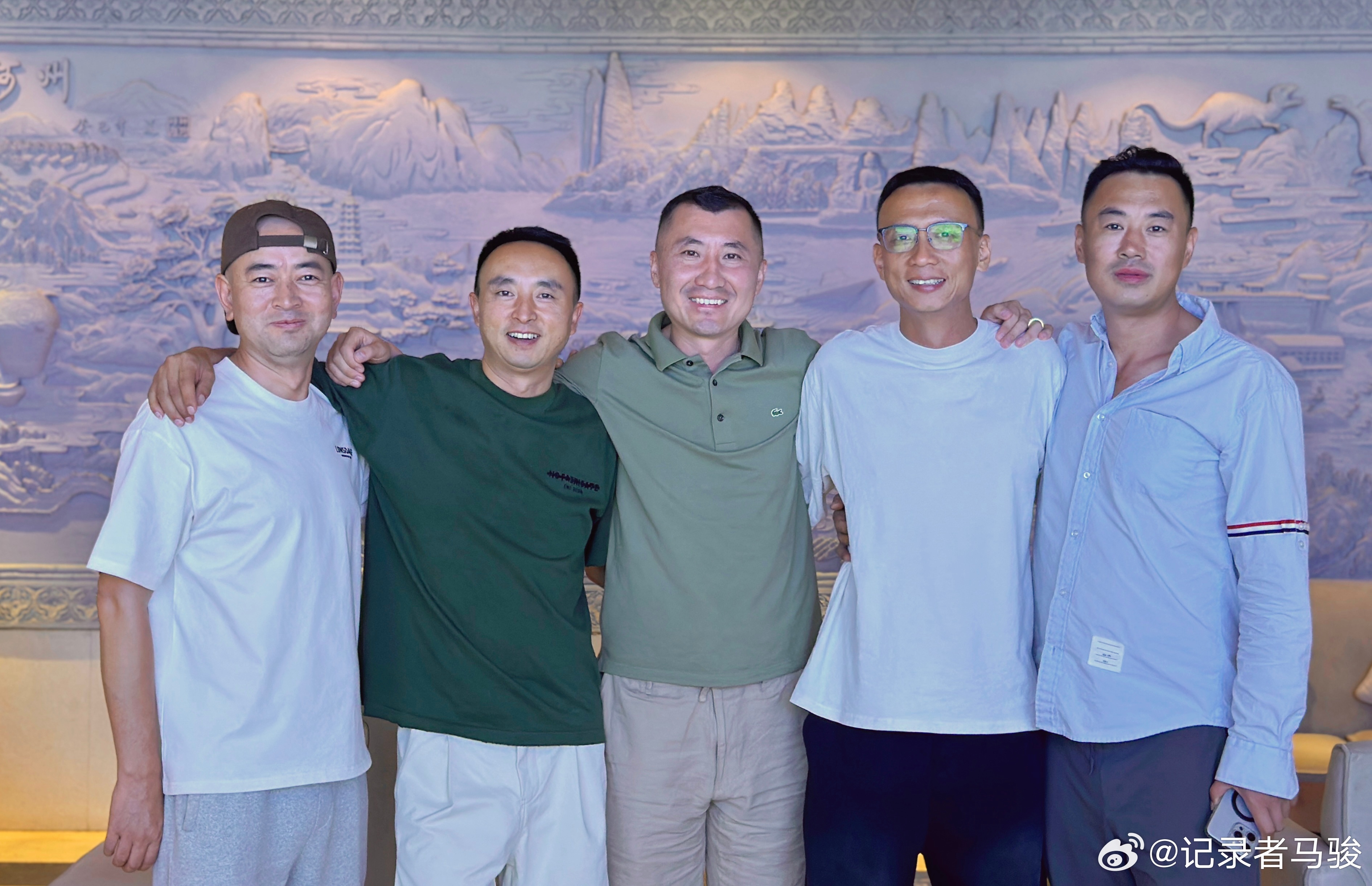 用心感受身边的点滴温暖。好梦~~~ ​​​