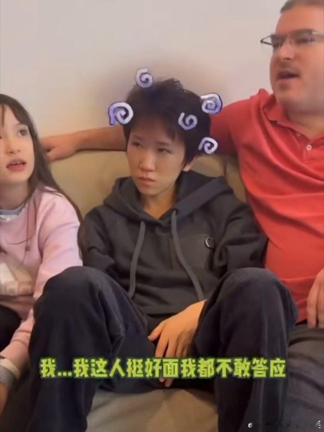 张踩铃拖家带口上辽视春晚 张踩铃携家人共演，辽视春晚更精彩！ 