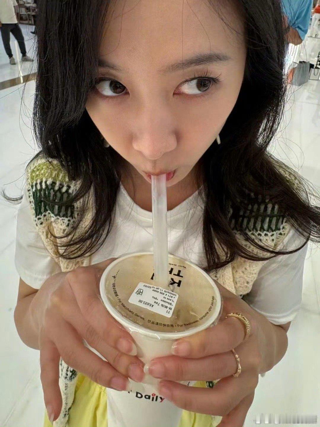 刘美含我还是绝望的直女哈哈哈刘美含太可爱了！两天时间从 “有情况” 到 “没情况