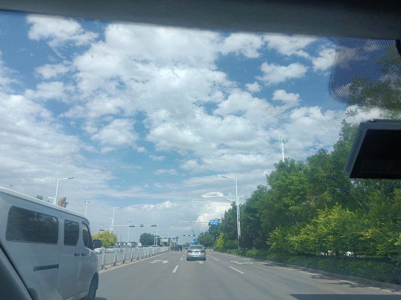真正让人掉价的从来不是同居史，是你把那段经历活成了人生的全部，还是仅仅当成一页翻