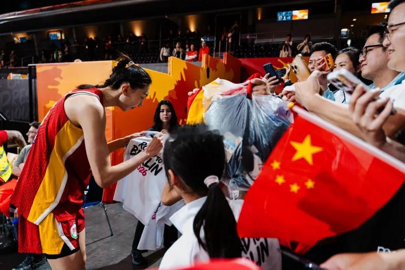 一觉醒来，女篮竟然大胜意大利20分！中国女篮输美国30多分，意大利女篮只输美国3