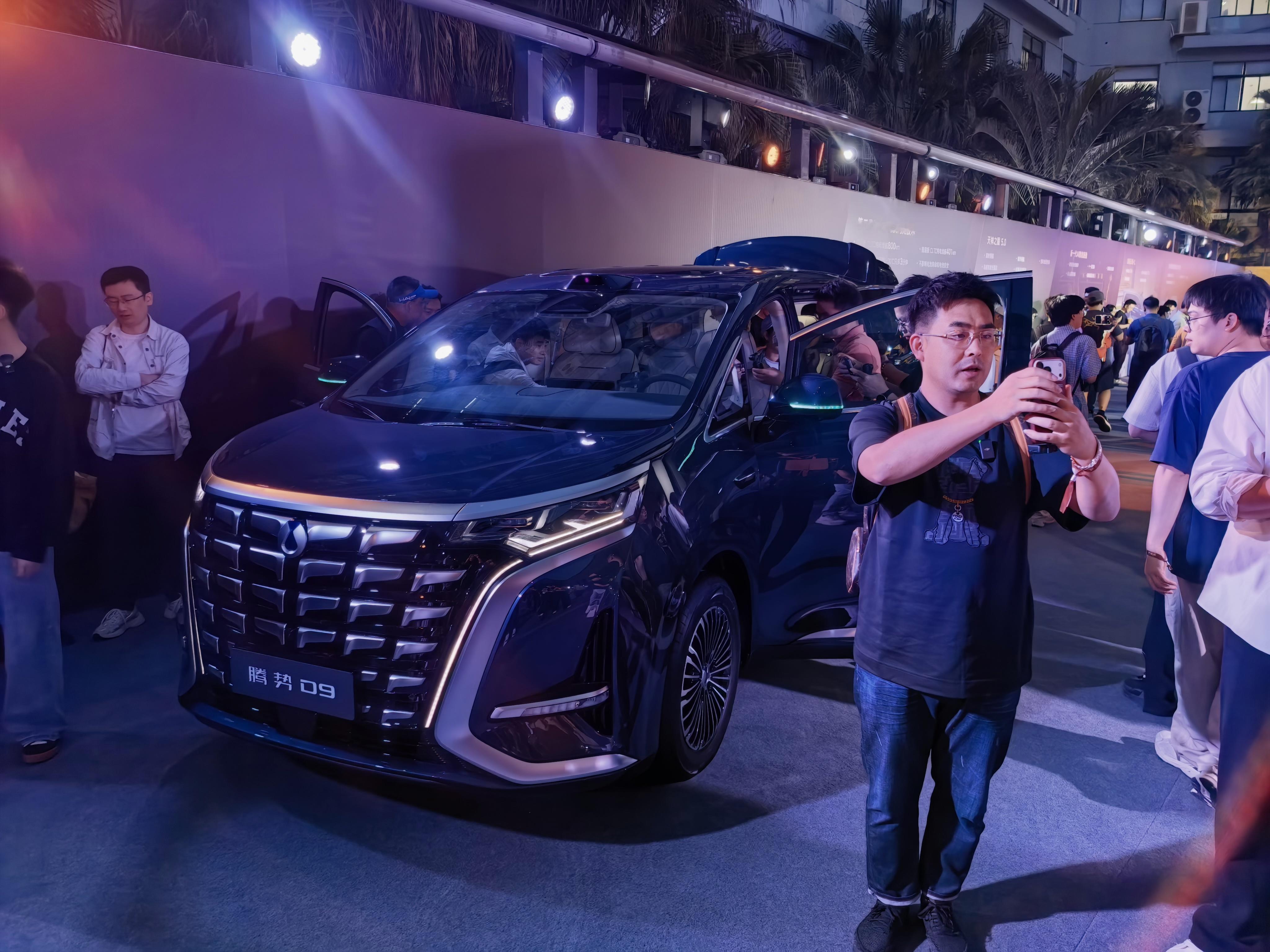 给大家讲讲第二代腾势d9 的技术架构升级。在平台上，是全新的，虽然您看到外观好像