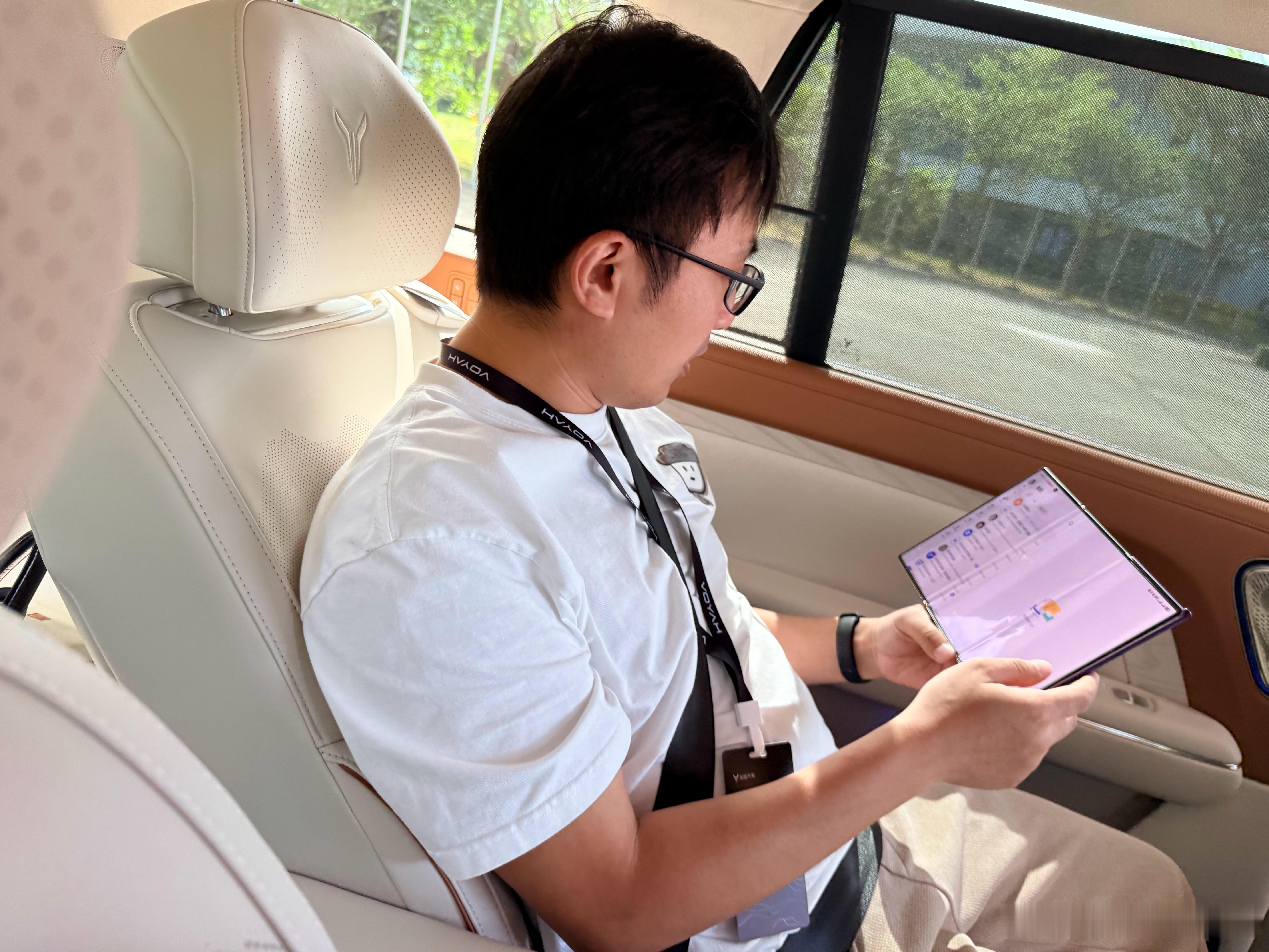 今天开了华系SUV，阅了三折叠我算成功商务人士了没？