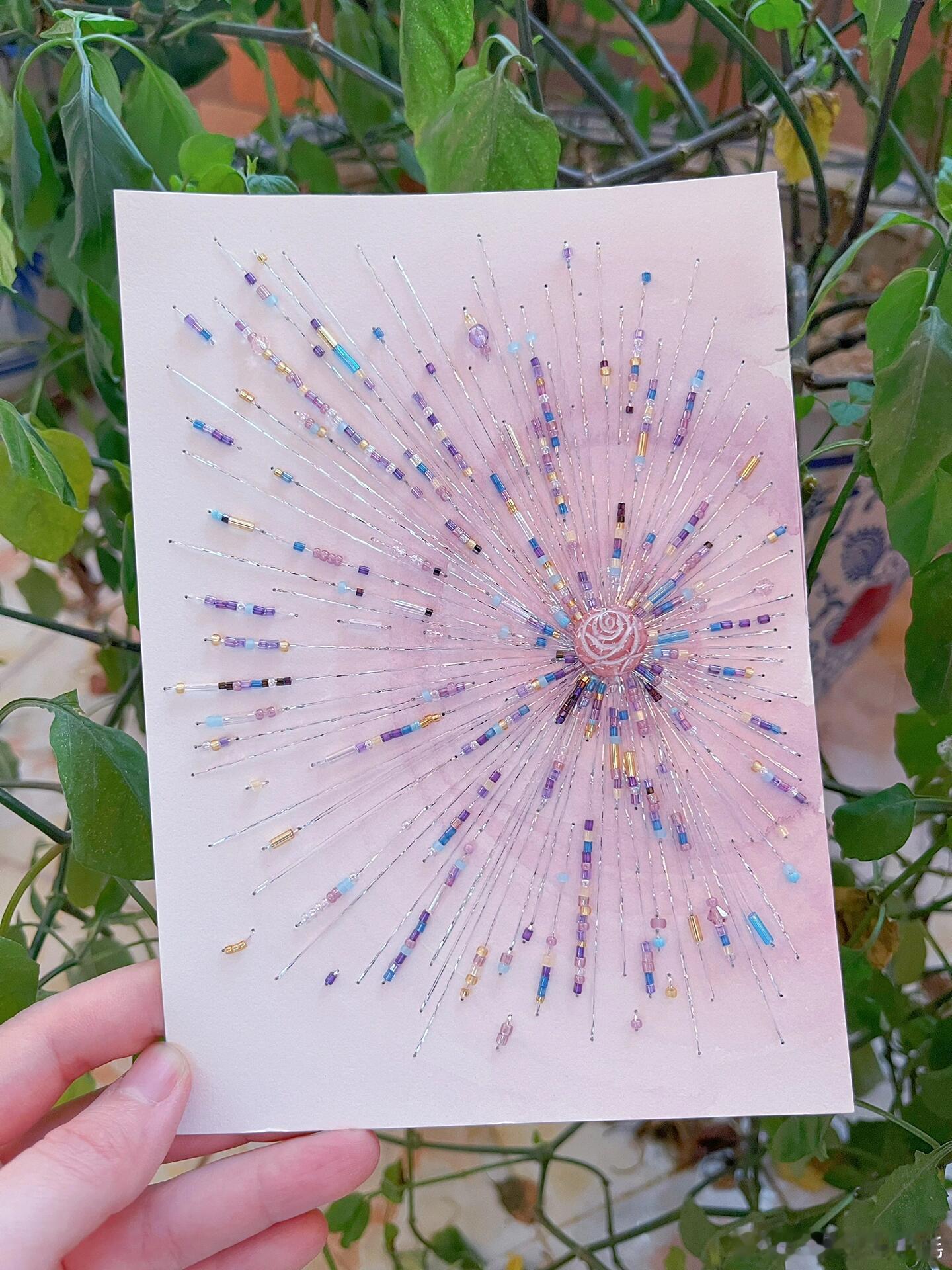 自制串珠卡片教程来啦像烟花一样的串珠卡片教程～遇见艺术新城事