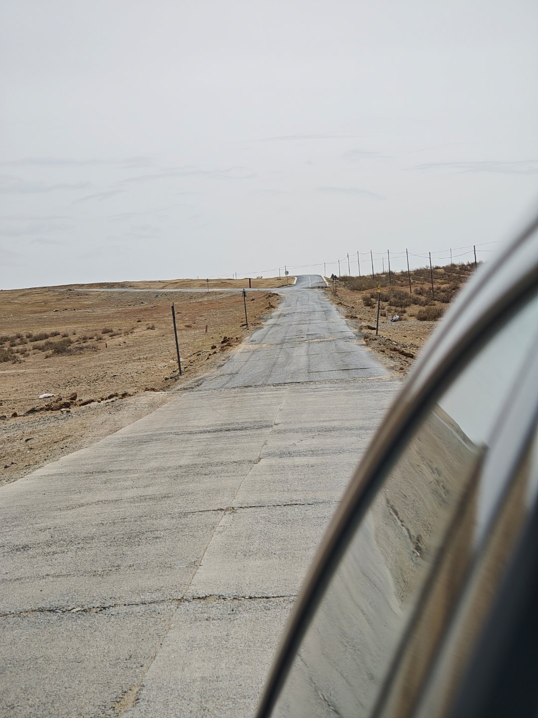 我们车是87度电池，出发时85%。原计划是在大概35%时补个电。结果遇到一条路况