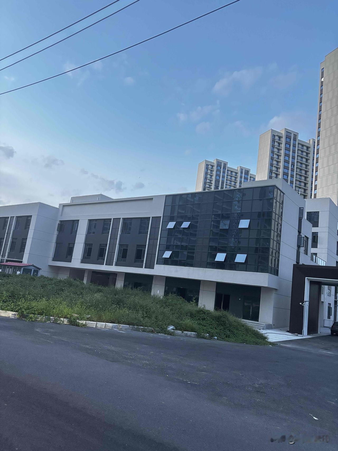 西安灞桥东西渠村安置房，村民们啥时候搬进来的，这小区有上千户住户吧，全部都是安置