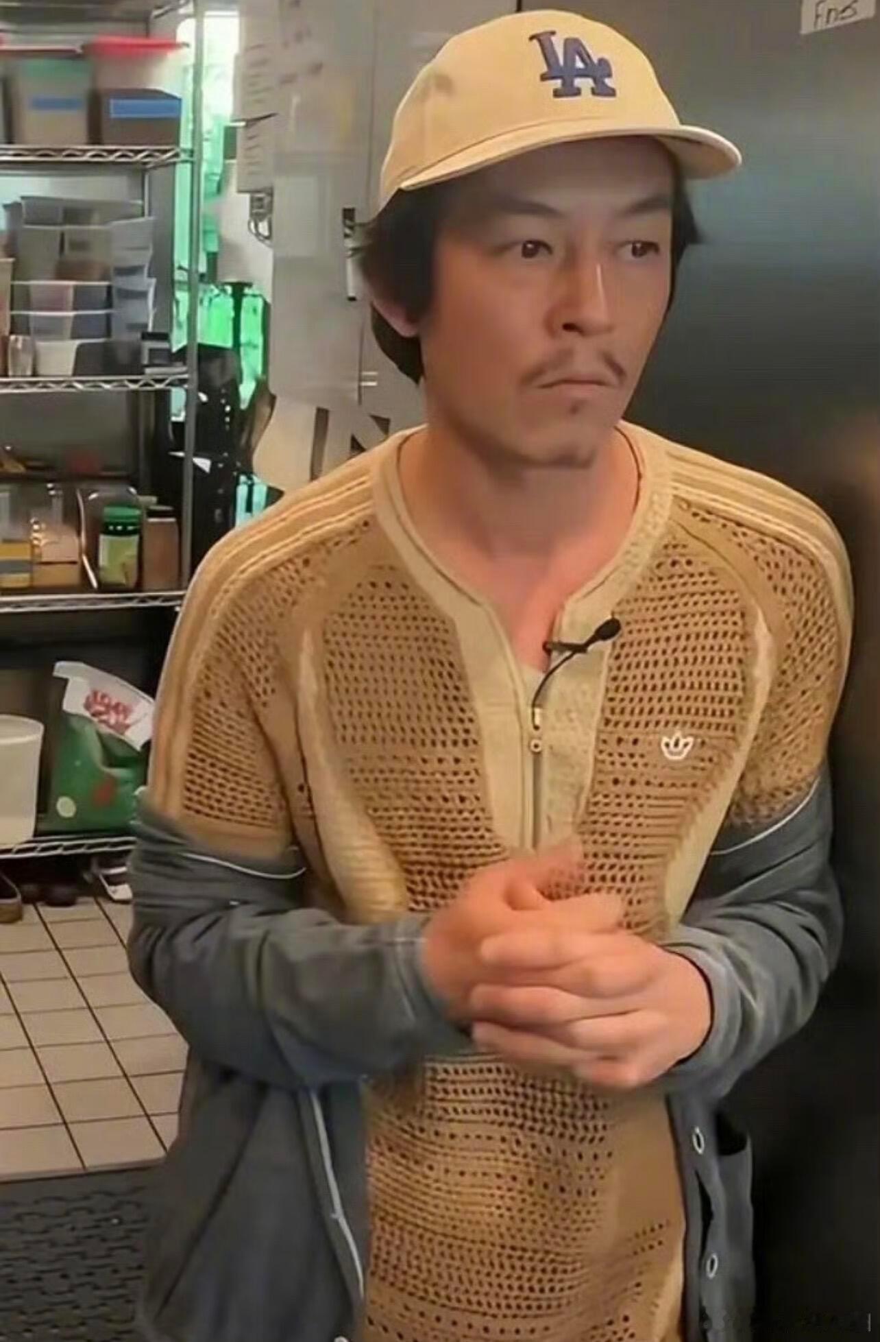 46岁陈冠希近照真的看一次惊一次，说是64我都信！眼角皱纹深刻、法令纹明显、胡须