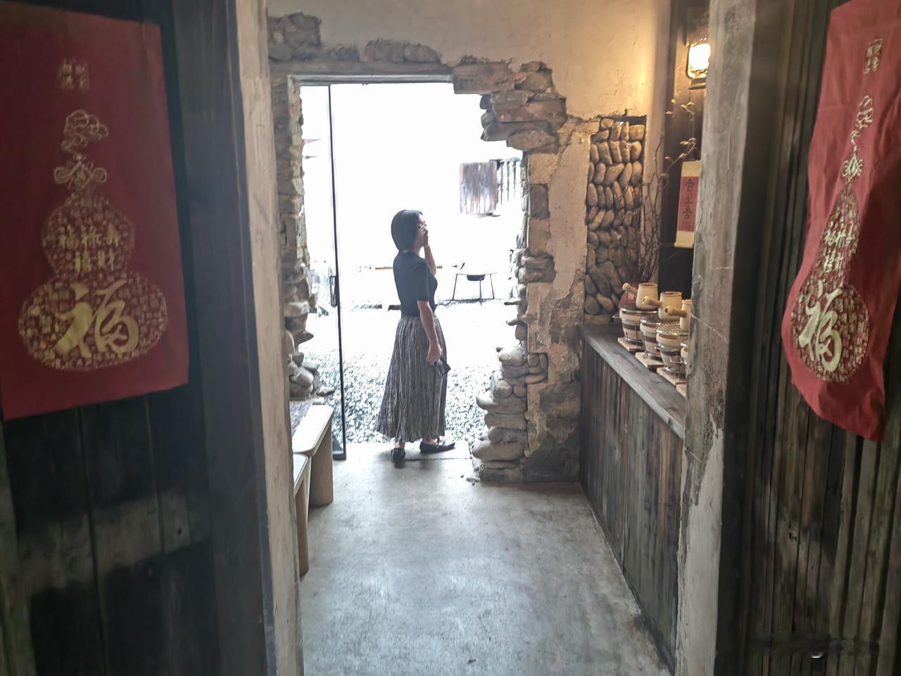 新青年遇上老物件，难免有驻足观望——凝望历史的记忆，展望未来！