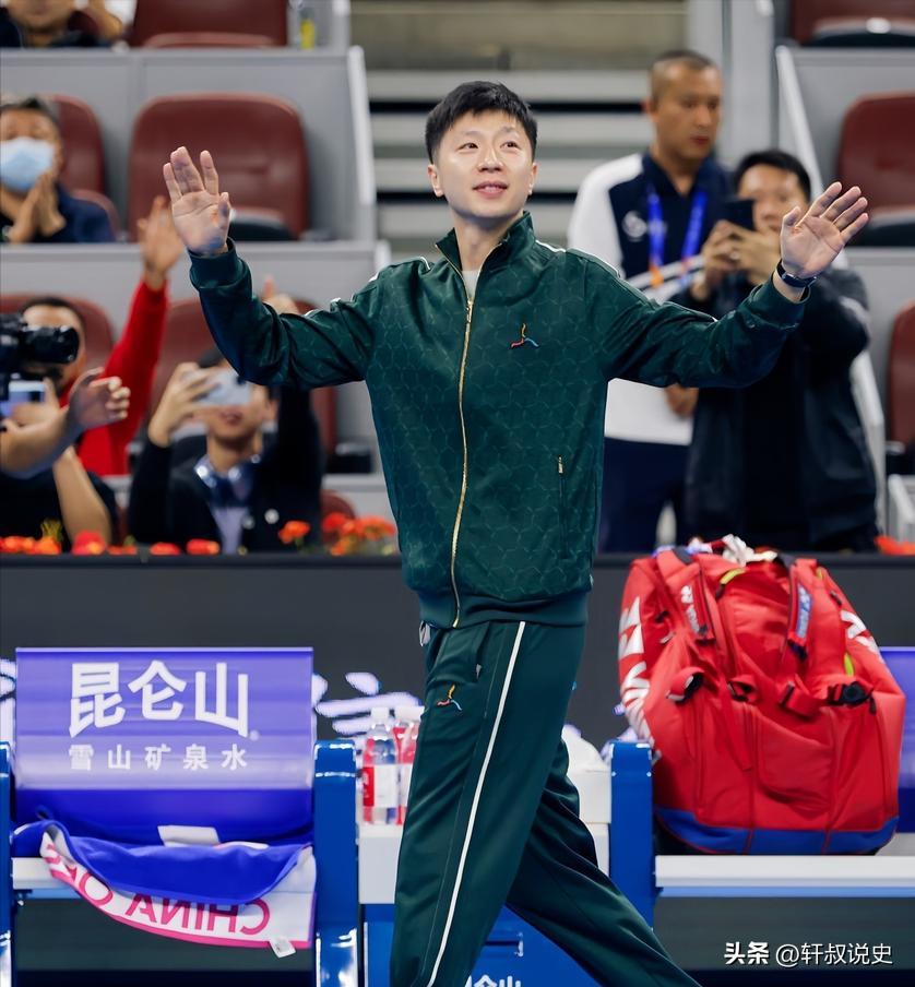 2025年4月，主持人问马龙：“你跟谁打乒乓球最有压力？”马龙脱口而出：“樊振东