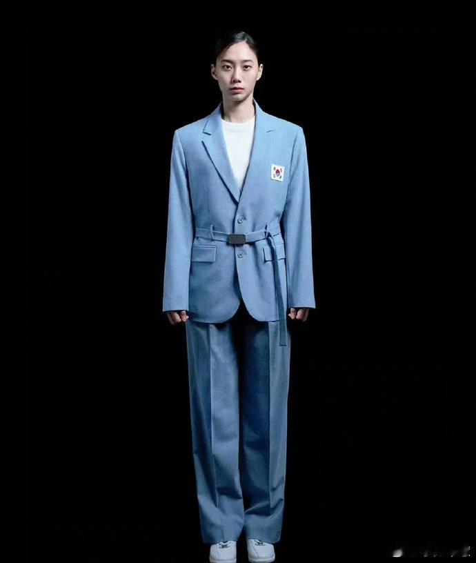 原以为是假的，没想到是真的：巴黎奥运会韩国队服。 