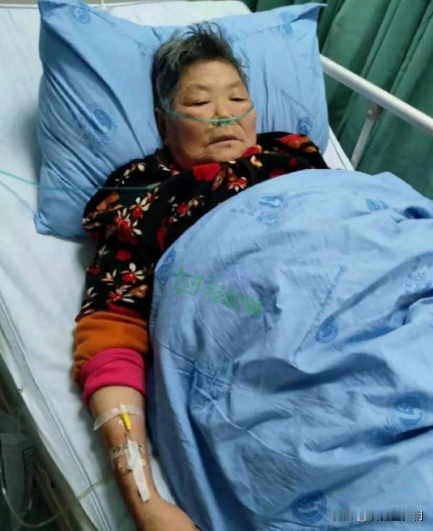 妈妈手术费需要46万，我通知儿子女儿一人出23万，女儿不但拒绝了，还对我说：“妈