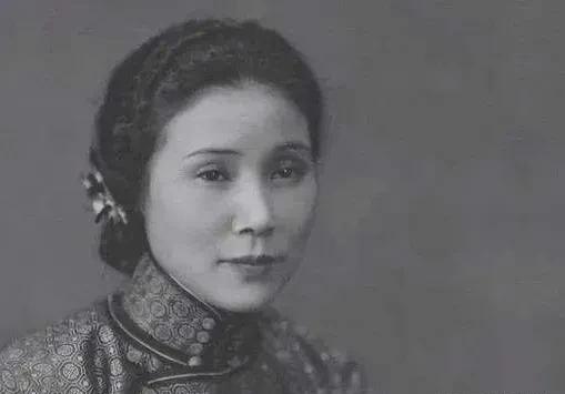 1938年，钱学森的岳父蒋百里突然在广西去世，年仅56岁，一些人包括冯玉祥在内，