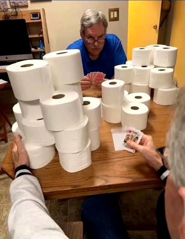 在以前，人们说起美国的钱，都会习惯性的说“美金”，尤其在口语中相当常见。

或者