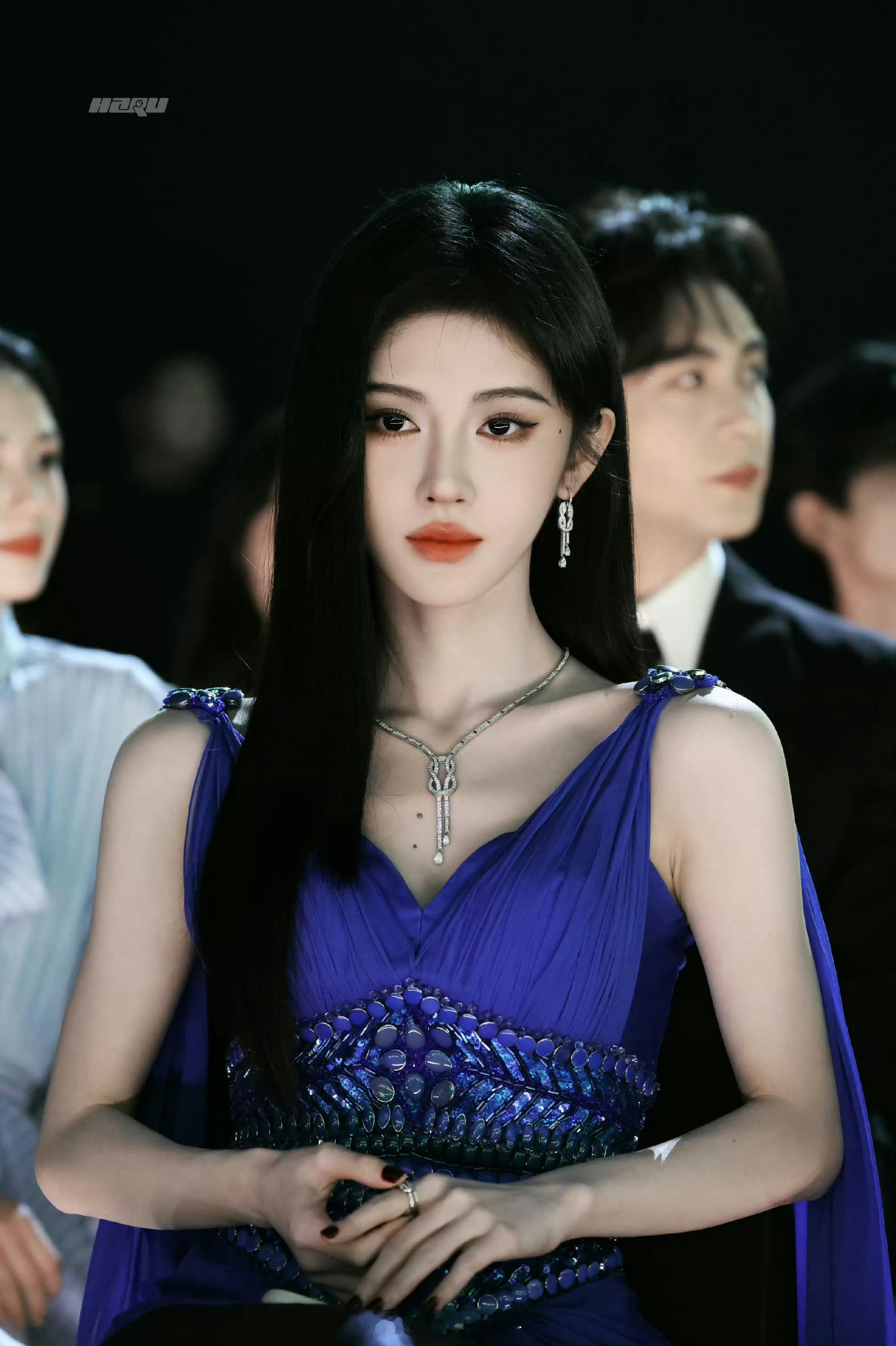 星光大赏内场鞠婧祎白鹿赵露思演技和美貌如何？这红毯简直就是认领95花的场合了，逐