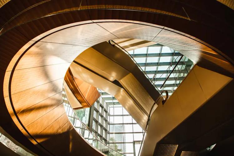 “凡我所失，皆非我所有，
凡我所求，皆受其所困，
万物皆为我所用，
而非我所属。