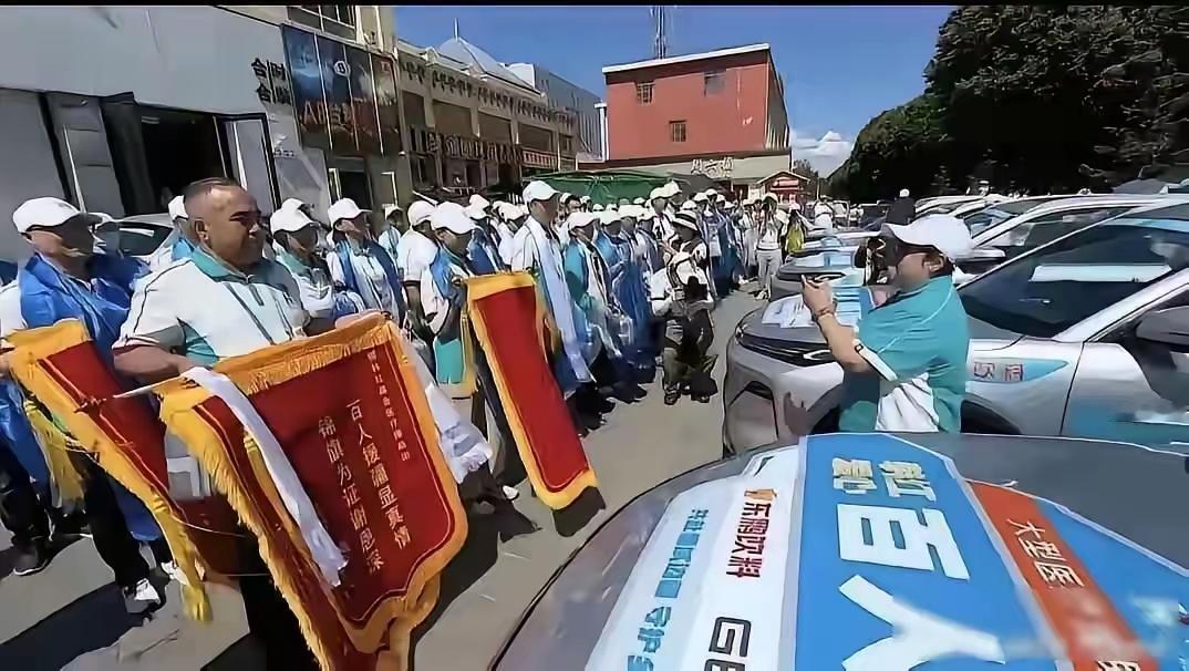 义诊也送锦旗？
  凡事多换个角度想想，疑点太多。义诊一般都是蜻蜓点水式的量个体