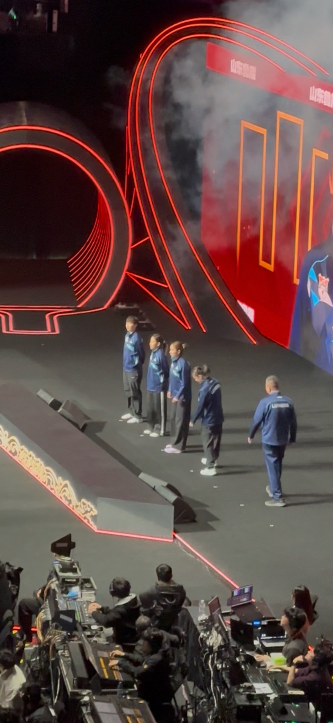 窝老婆随便一站就好有型噢