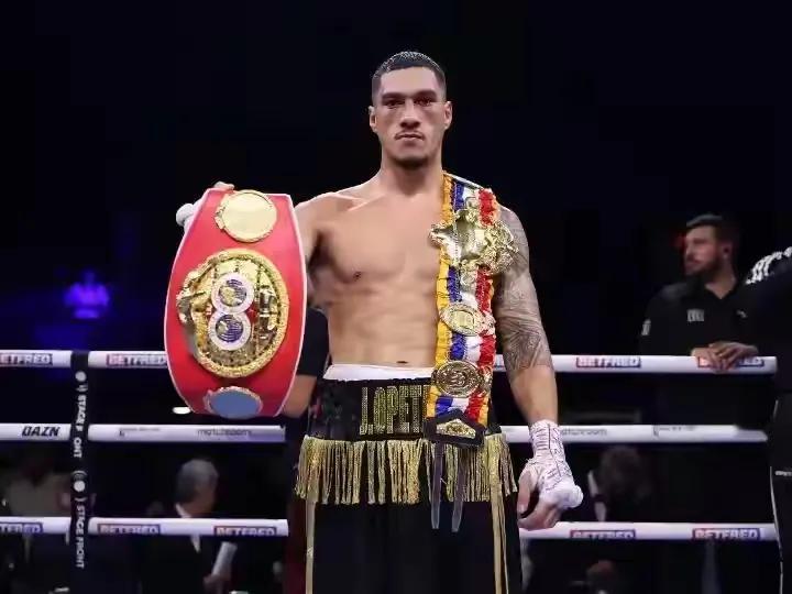 奥佩塔亚：拉米雷斯居然打大卫.本纳维德兹，他要想证明什么呢！
IBF次重量级拳王