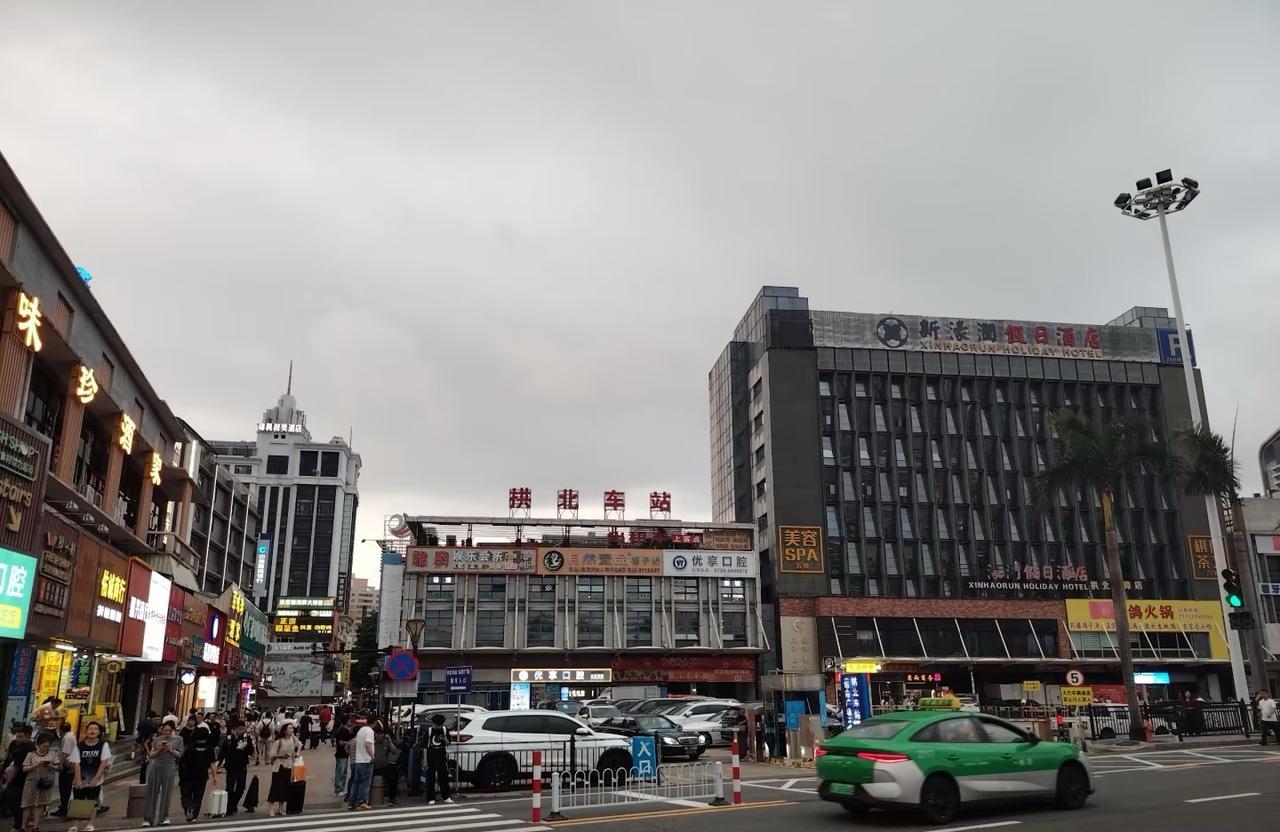 珠海拱北车站倒闭了，曾经这里人山人海，如今只剩空壳。网约车的兴起，让人们出行更倾