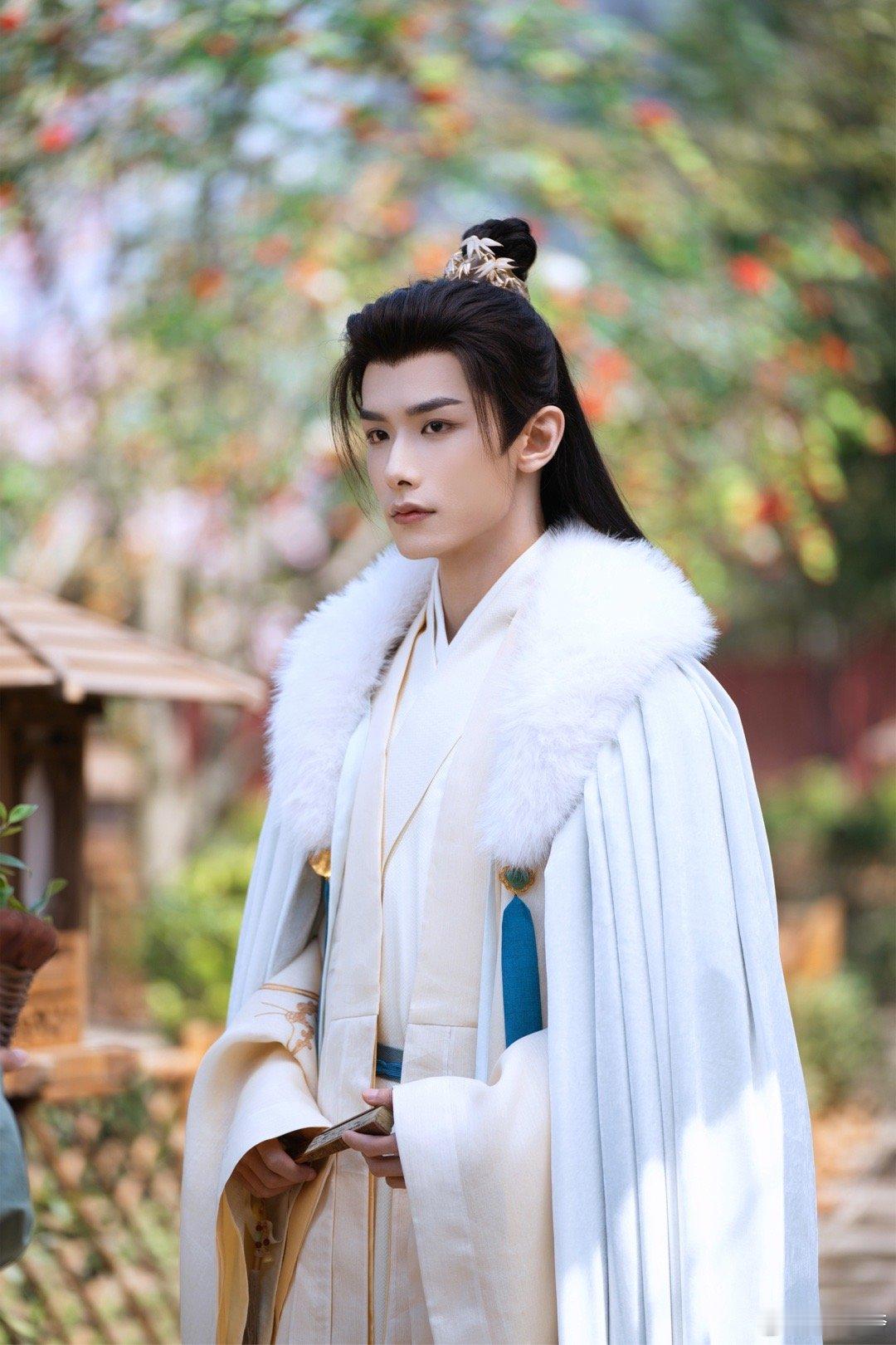 赵弈钦阴邪湿冷味 沉浸在赵弈钦塑造的晏白楼里无法自拔！坐在棋局前的他，冷静洒棋，