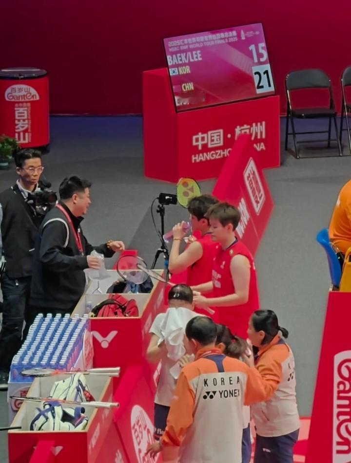 圣谭组合🇨🇳越来越从容了[赞]！
第一局刘圣书/谭宁🇨🇳 21-15 胜