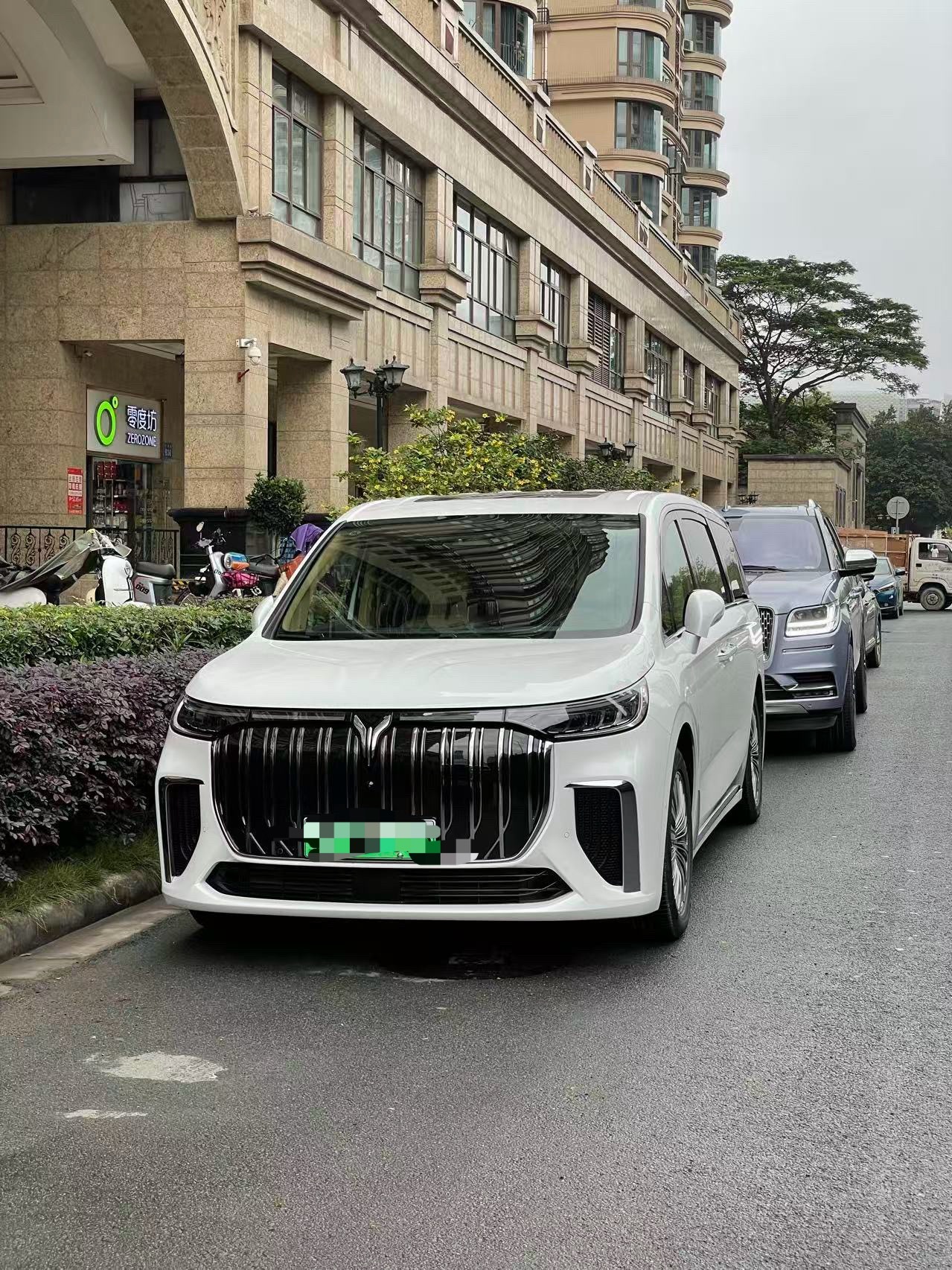 最新一期国内高端MPV销量出炉！正好给所有打算买MPV的朋友一些意见哈：拿张纸，