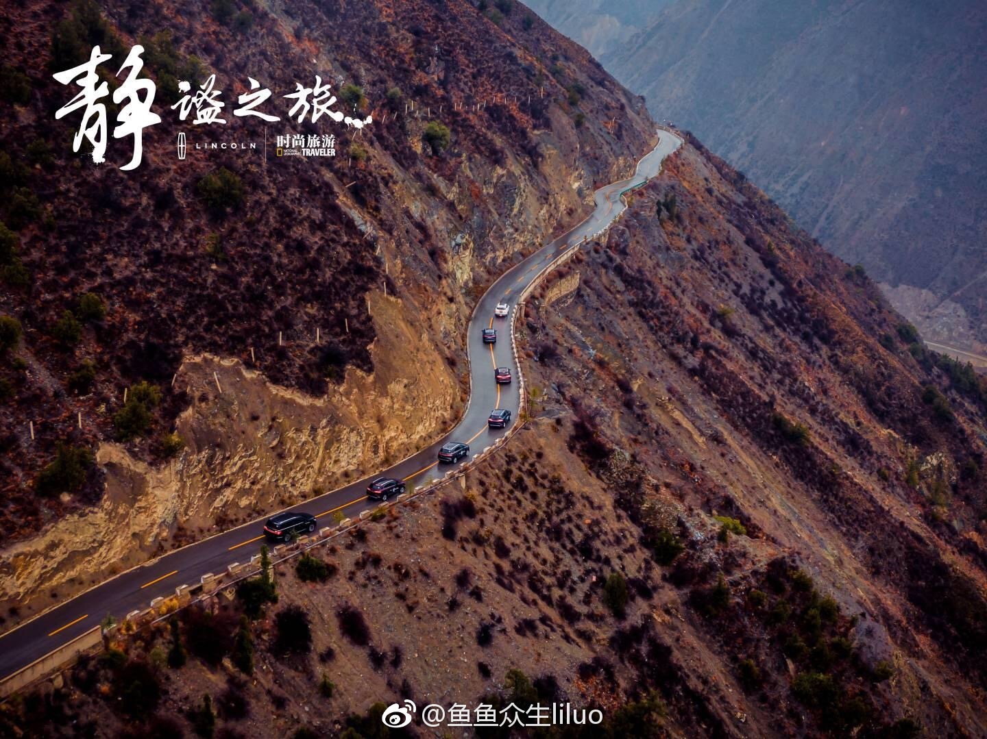 三月底的梅里，静谧而祥和。在即下山·梅里的落地窗前，仰望藏地神山梅里十三峰；跟随