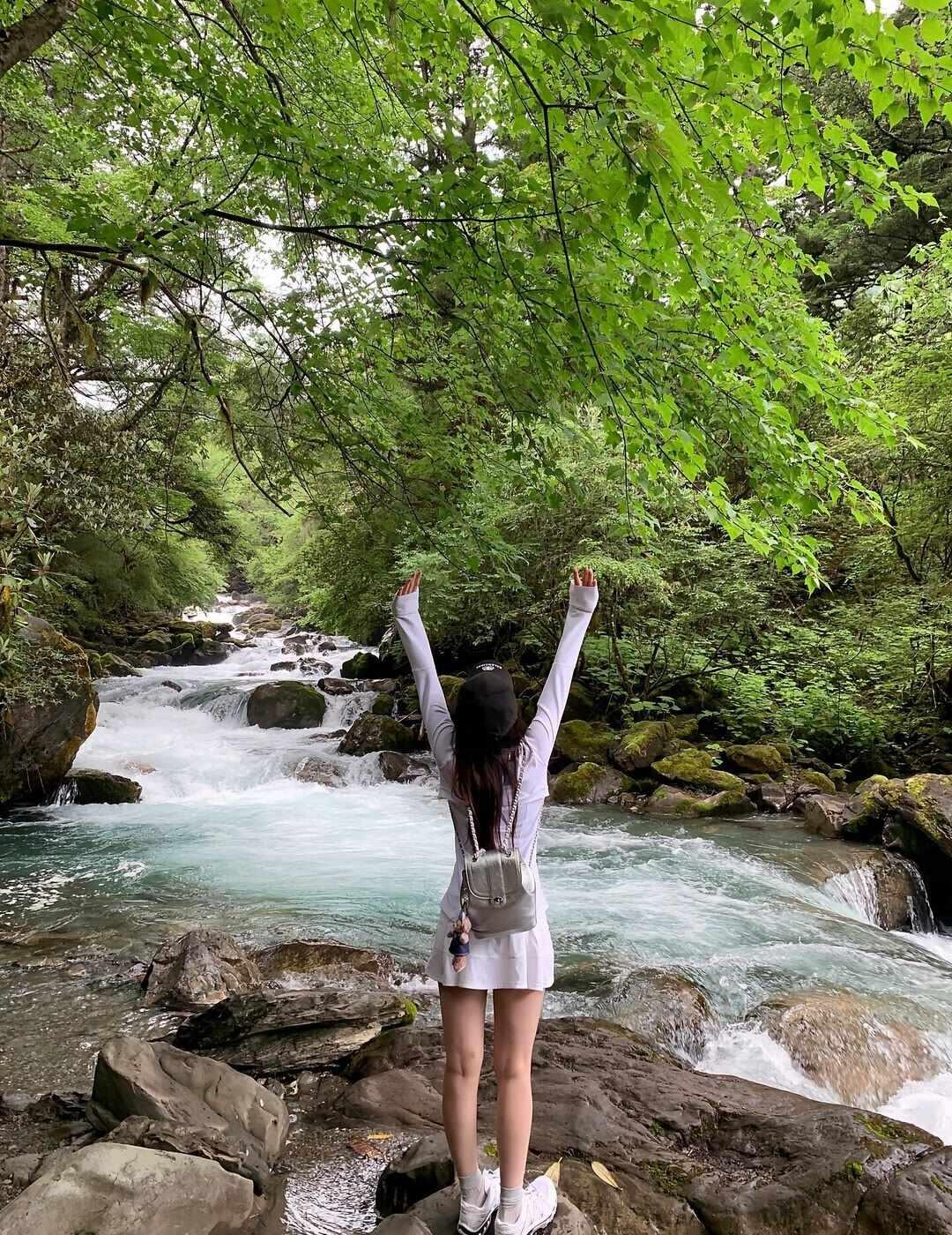 一起去山林吸氧
一起去山林去吸氧 走进天然大氧吧 去山林吸氧 一起去山林 一起进