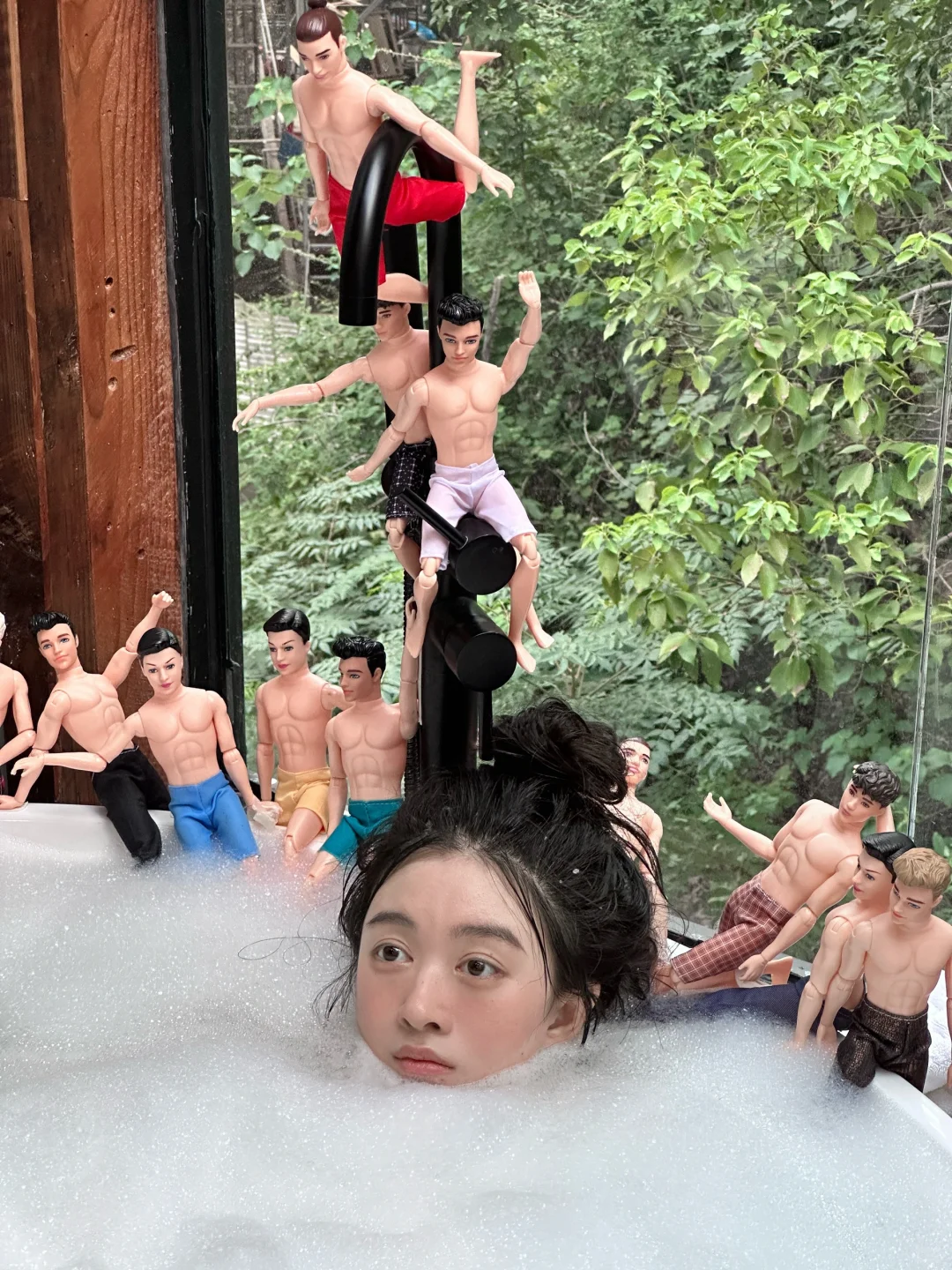 闺蜜说：房间里给你安排了几个肌肉男……