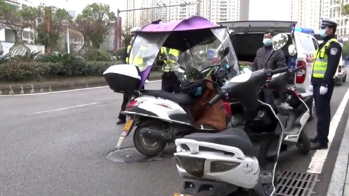 11月电动车有“3罚2扣车”，交警:做到4点不查罚
 
家人们注意！11月骑电动