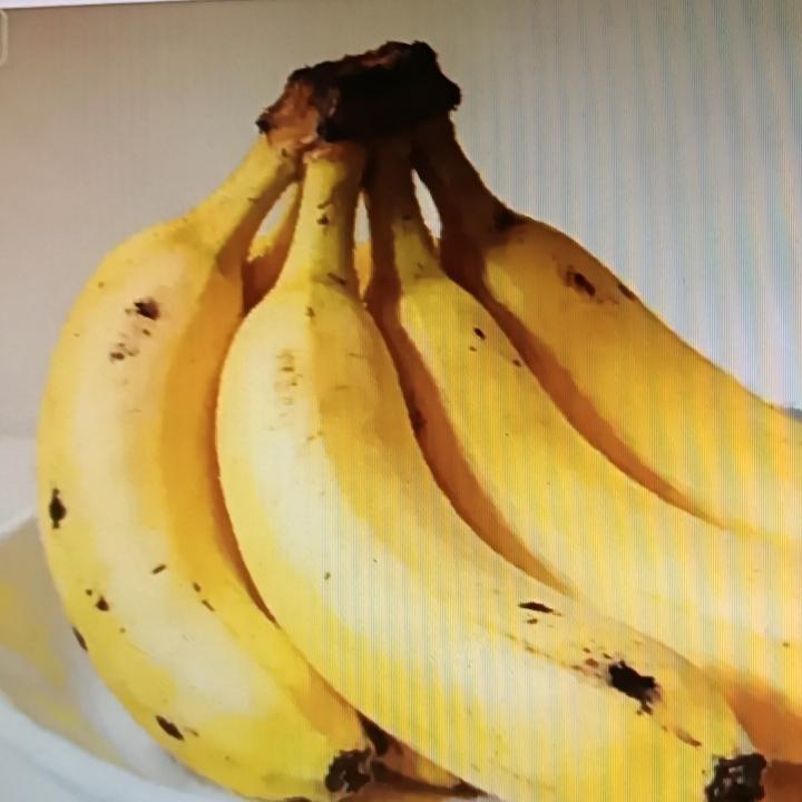 很多糖友都对香蕉敬而远之，觉得吃了会让血糖飙升，其实香蕉真是被误解的朋友。营养师