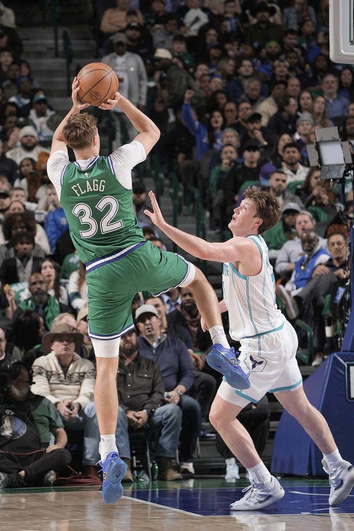 黄蜂这次选秀真是捡到宝了！4号秀克尼佩尔是本赛季最大的惊喜。

这小伙子的表现太