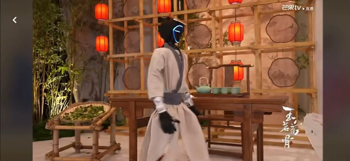 第一次见剧宣让机器人送道具 我直接惊掉下巴！剧宣居然让机器人迎宾又上台送娜扎道具