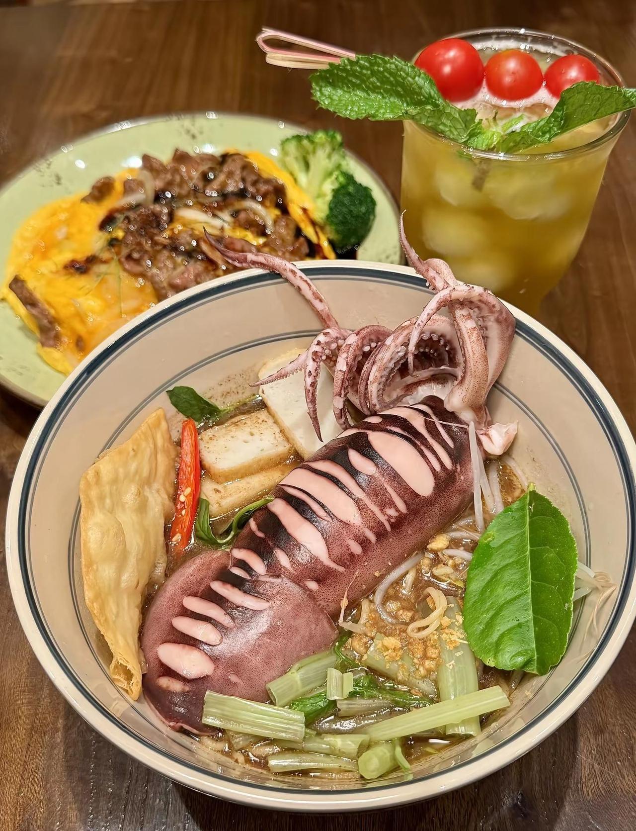 在体育西发现的一家二人食小店！船面好好吃鱿鱼好大个牛肉滑蛋饭跟墨西哥脆片也不错广