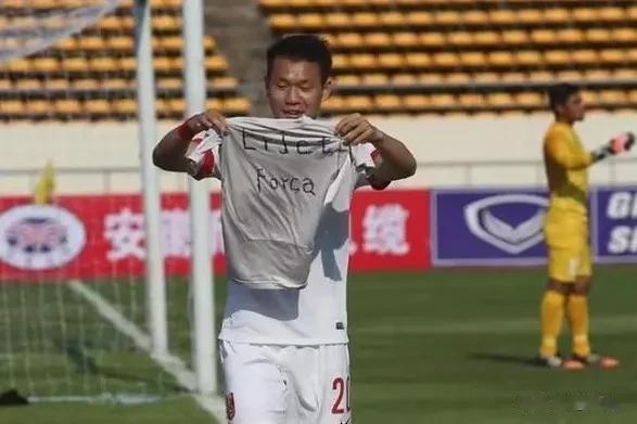 国足世预赛名单遗珠，扬科维奇是不是把他给忘了？
  李源一作为93年龄段为数不多