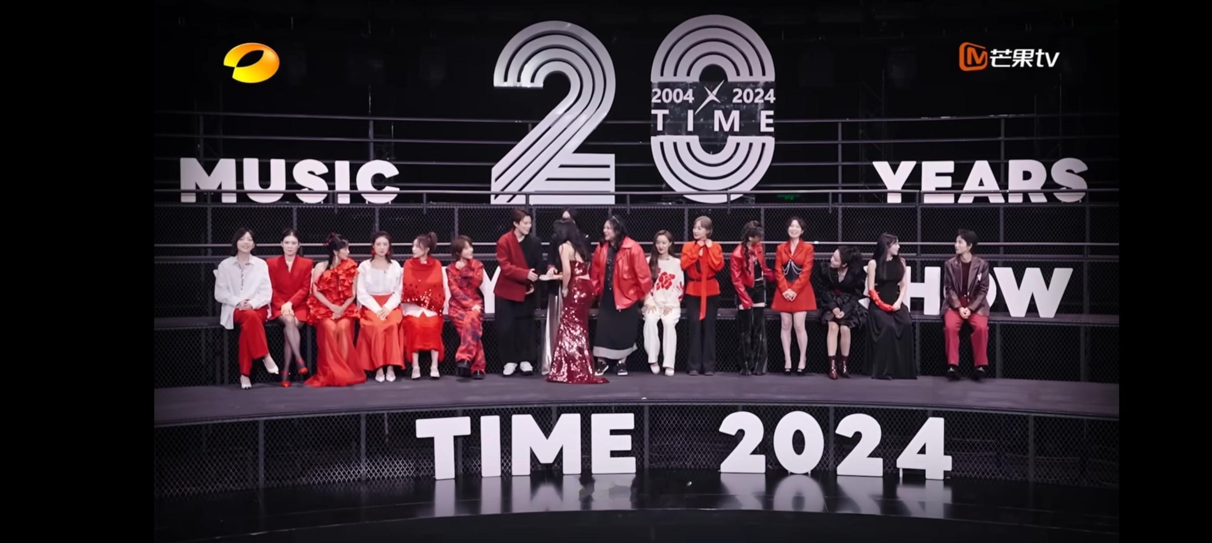 李霄云用大蓝带时光家族下班  时光家族看84天的时光日记，边唱《我要你好好的》，