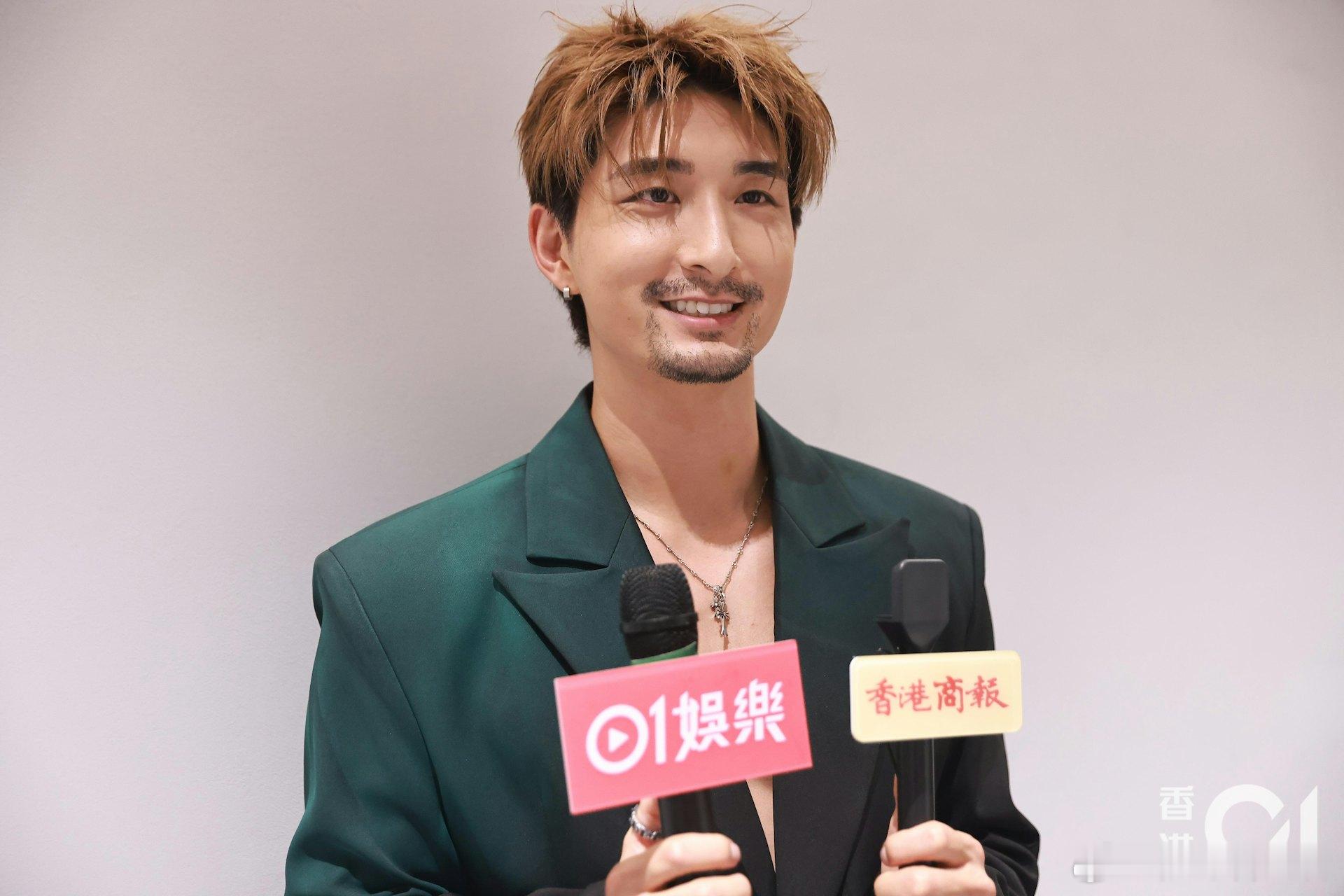 張馳豪「滄桑男」造型亮相 自爆新Look未習慣：連遮瑕膏都唔使搽.歌手張馳豪日前