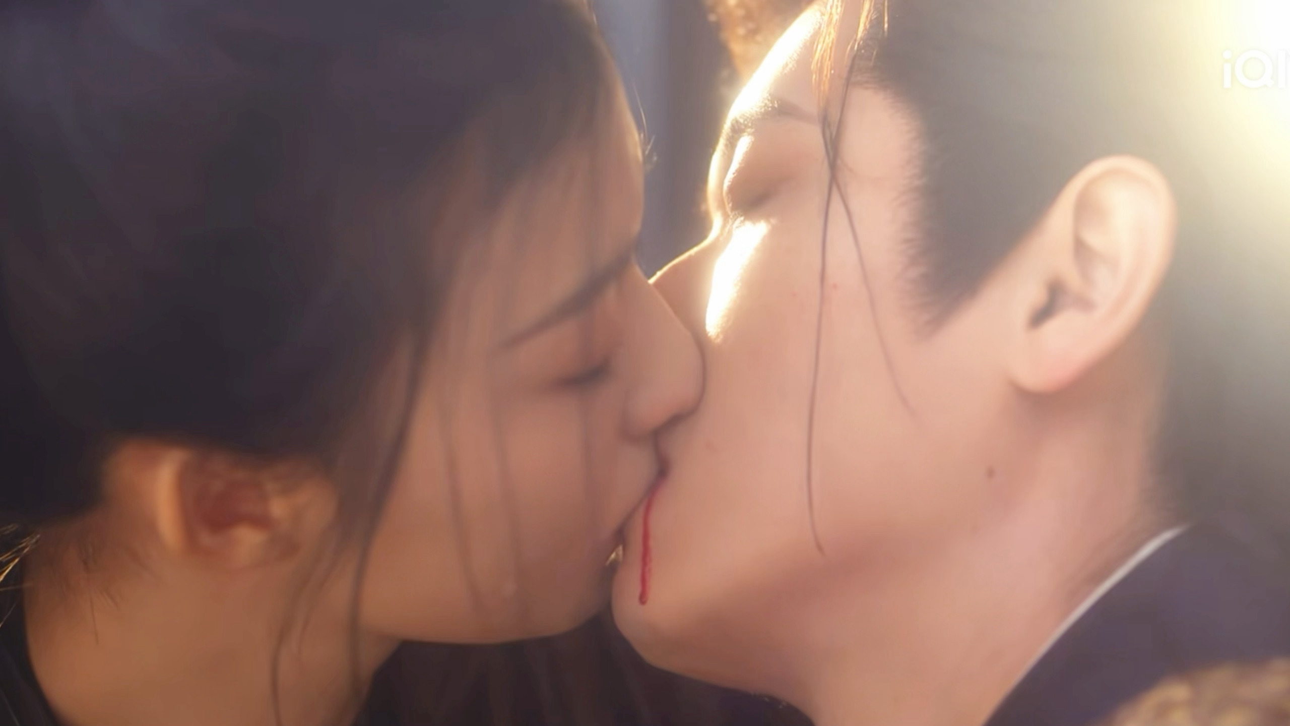 世界在崩塌 我们在相爱🥹🥹 