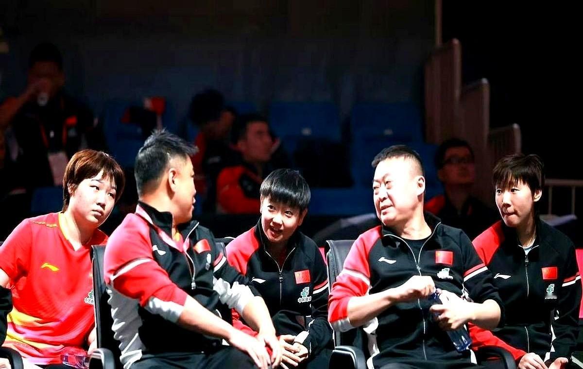 王皓这脸变得也太会戳人了吧！

现在网上全在聊他的“反差感”——有人说他指导别人