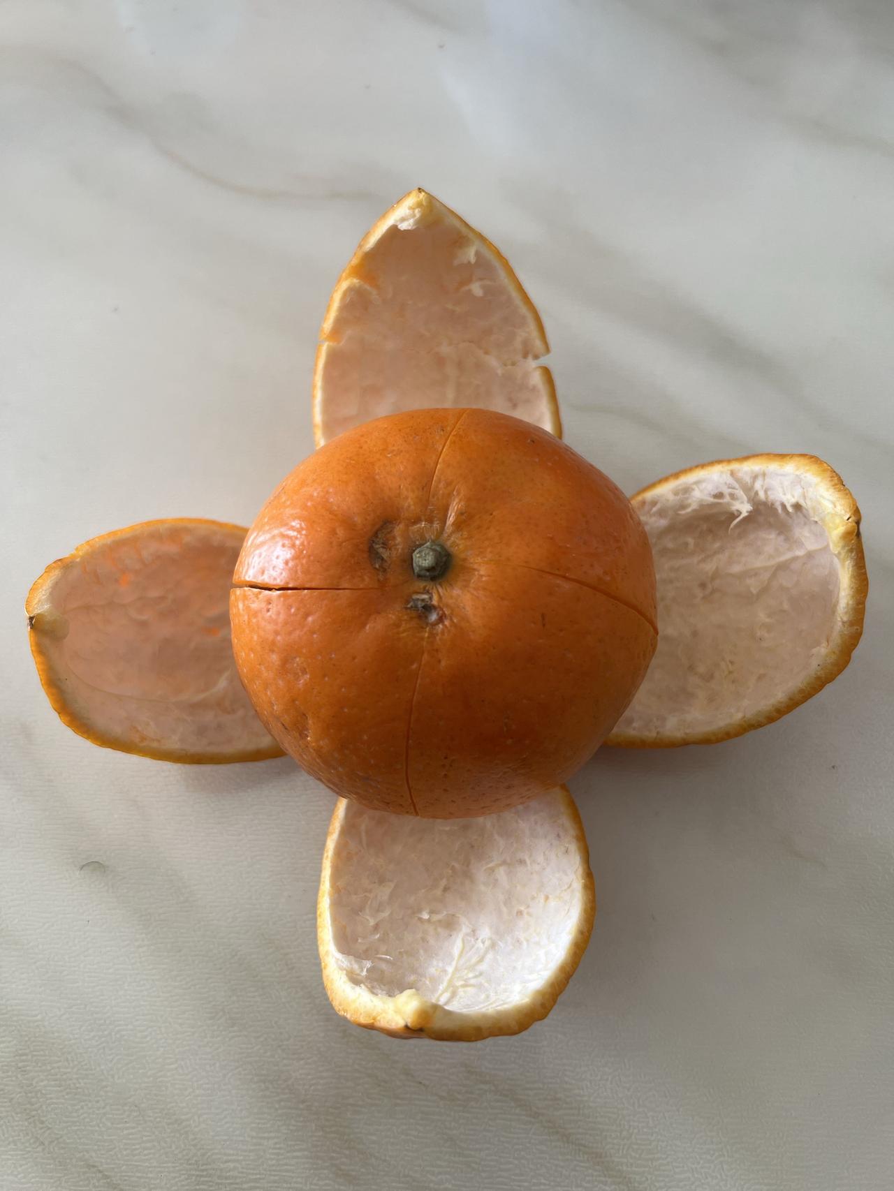 好心情要靠自己去打造！
吃个沃柑都能吃出花来。