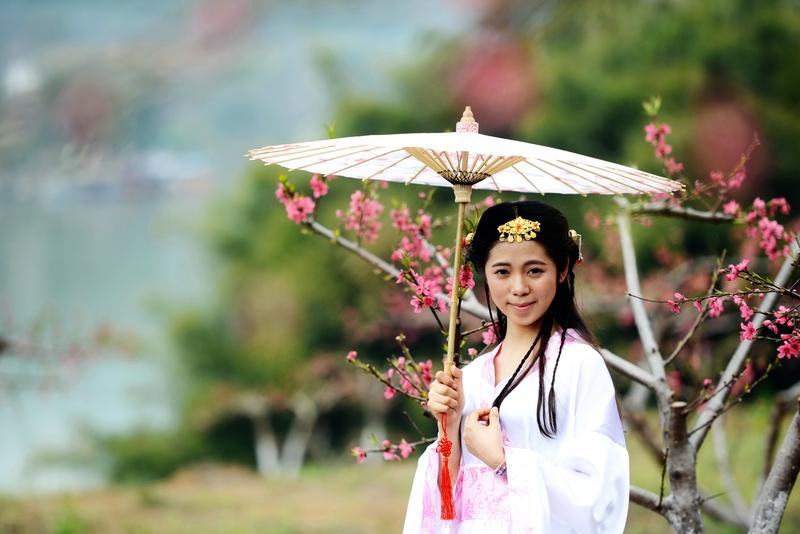 《最》靓才女貌非凡
《美》丽动人眸似泉
《女》颜如花醉流年
《神》彩飞扬万里传